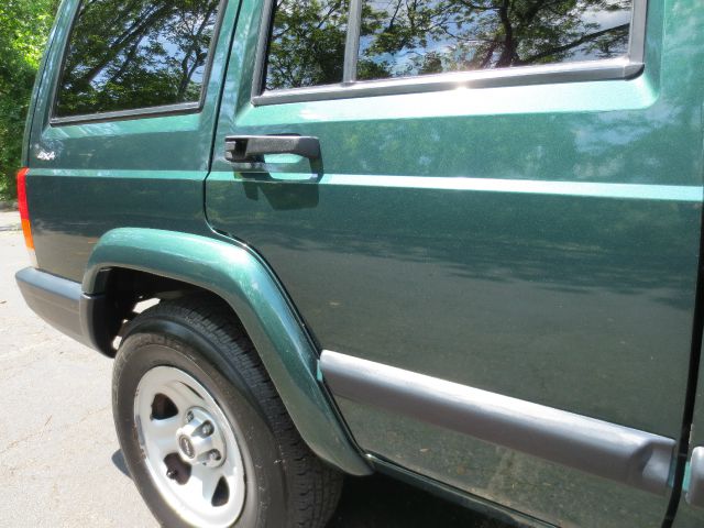 Jeep Cherokee 2000 photo 33