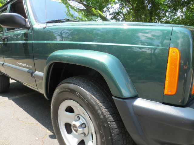 Jeep Cherokee 2000 photo 34