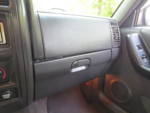 Jeep Cherokee 2000 photo 4