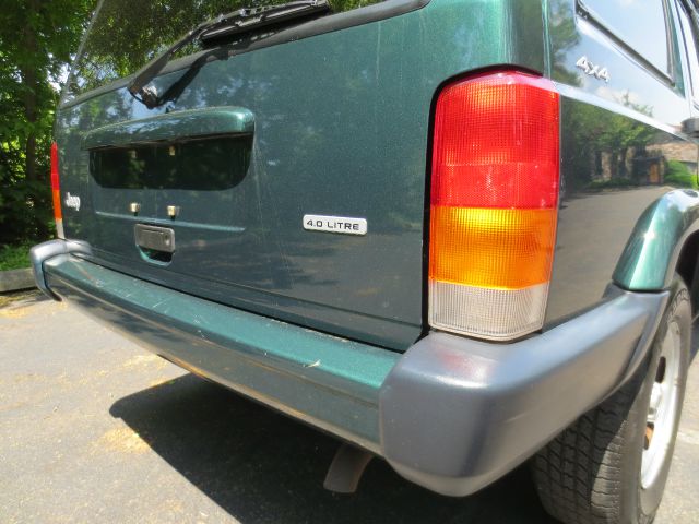 Jeep Cherokee 2000 photo 41