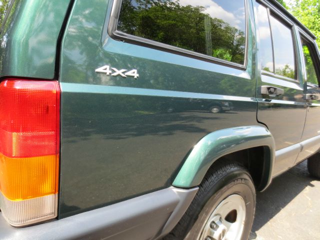 Jeep Cherokee 2000 photo 68