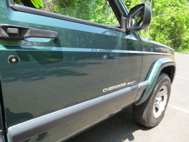 Jeep Cherokee 2000 photo 70