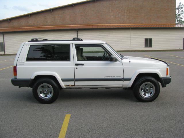 Jeep Cherokee 2000 photo 2