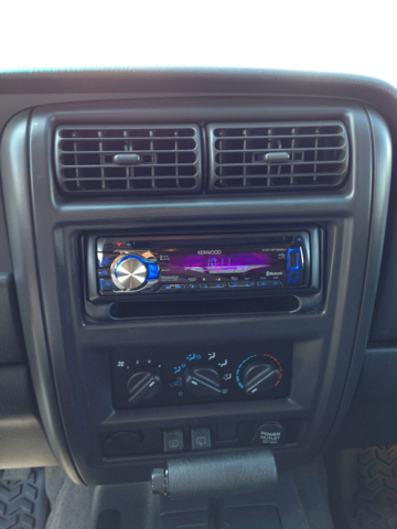 Jeep Cherokee 2000 photo 1