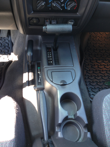 Jeep Cherokee 2000 photo 2