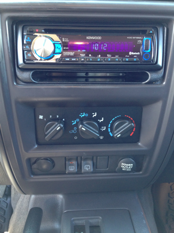 Jeep Cherokee 2000 photo 4