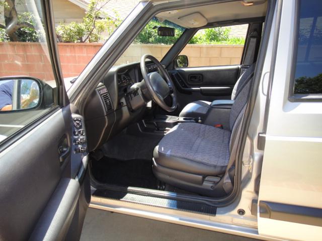 Jeep Cherokee 2000 photo 1