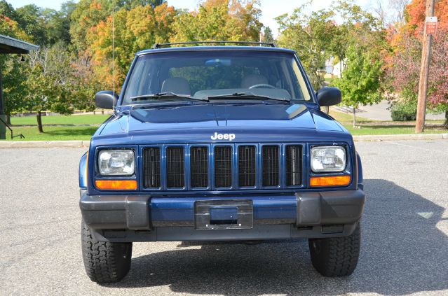 Jeep Cherokee 2000 photo 1