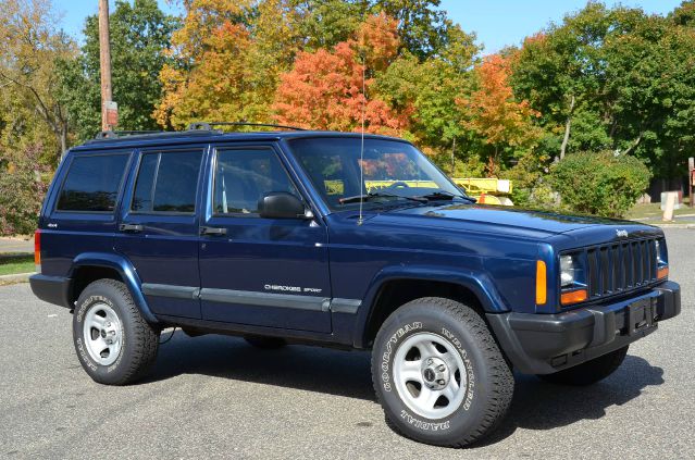 Jeep Cherokee 2000 photo 3