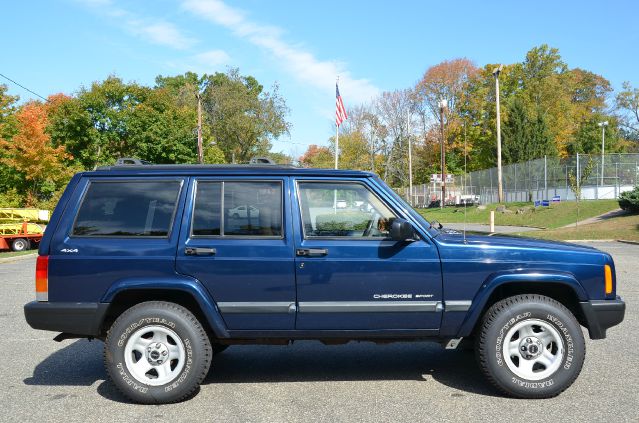Jeep Cherokee 2000 photo 4