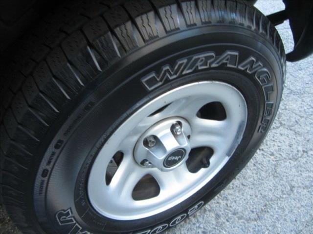 Jeep Cherokee 2000 photo 11