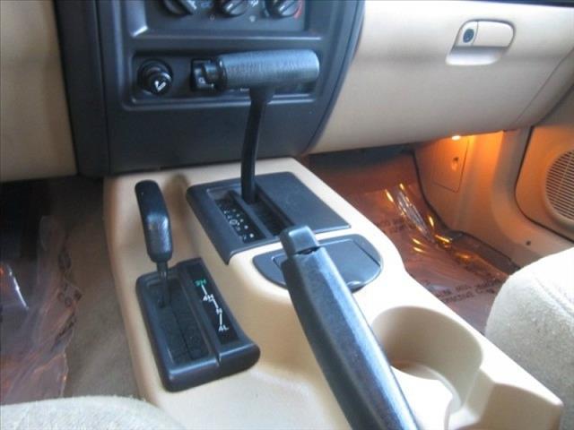 Jeep Cherokee 2000 photo 13