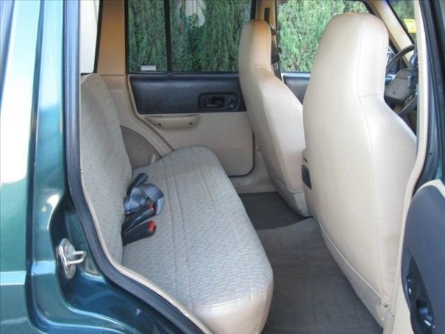 Jeep Cherokee 2000 photo 3