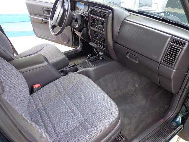 Jeep Cherokee 2000 photo 1