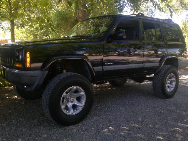 Jeep Cherokee 2000 photo 1