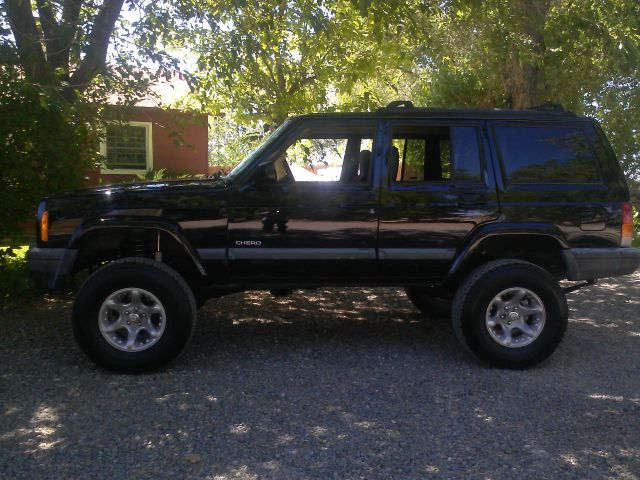 Jeep Cherokee 2000 photo 2