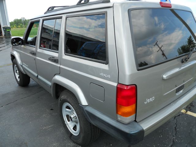 Jeep Cherokee 2000 photo 1