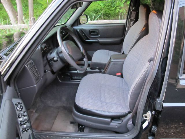 Jeep Cherokee 2000 photo 63