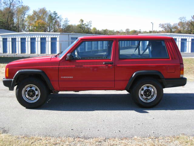 Jeep Cherokee 2000 photo 3