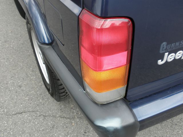 Jeep Cherokee Base GLS LX SUV