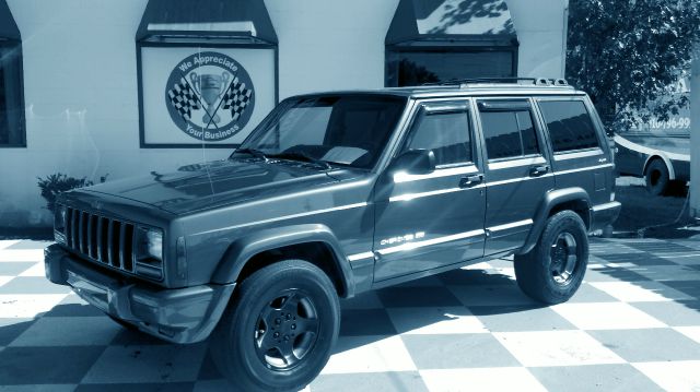 Jeep Cherokee 2001 photo 3