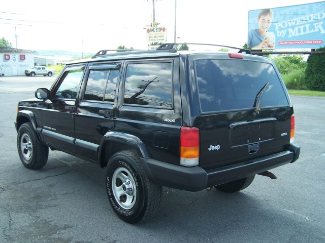 Jeep Cherokee Base GLS LX SUV