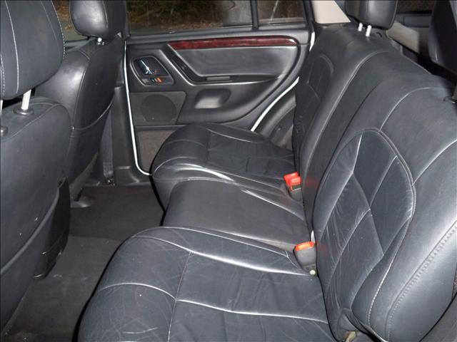 Jeep Cherokee 2004 photo 1