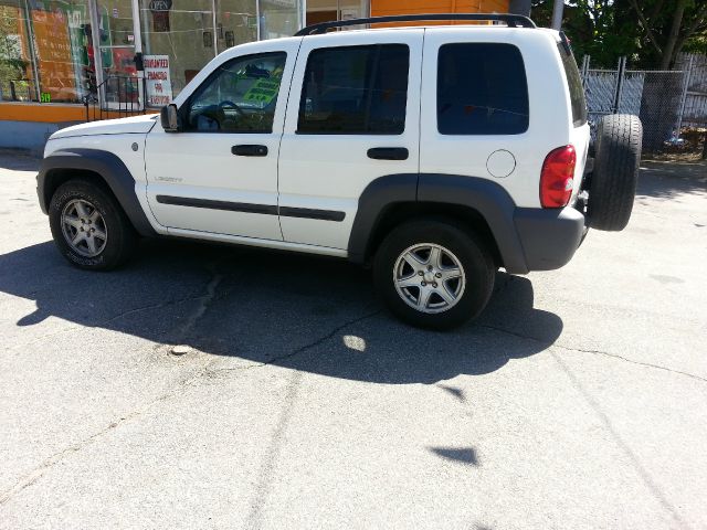 Jeep Cherokee 2004 photo 4