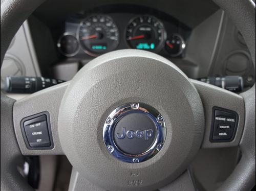 Jeep Commander 2006 photo 2