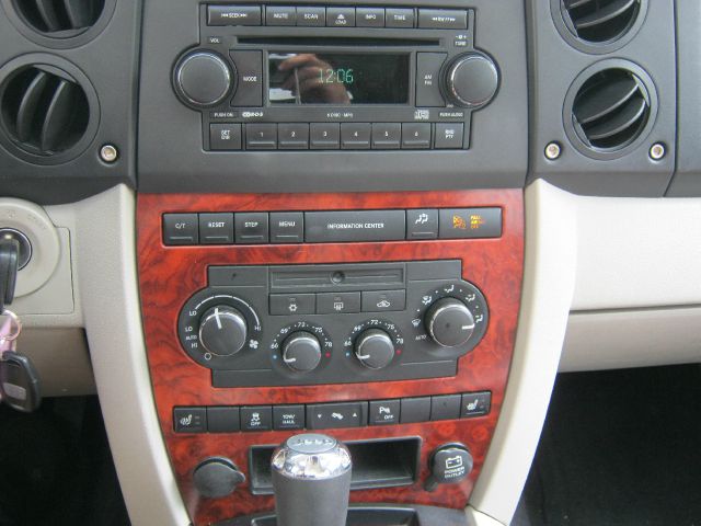 Jeep Commander 2006 photo 11