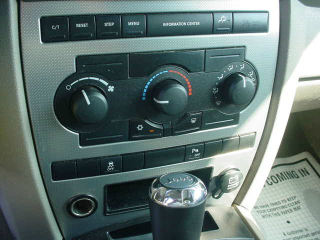 Jeep Commander 2006 photo 2