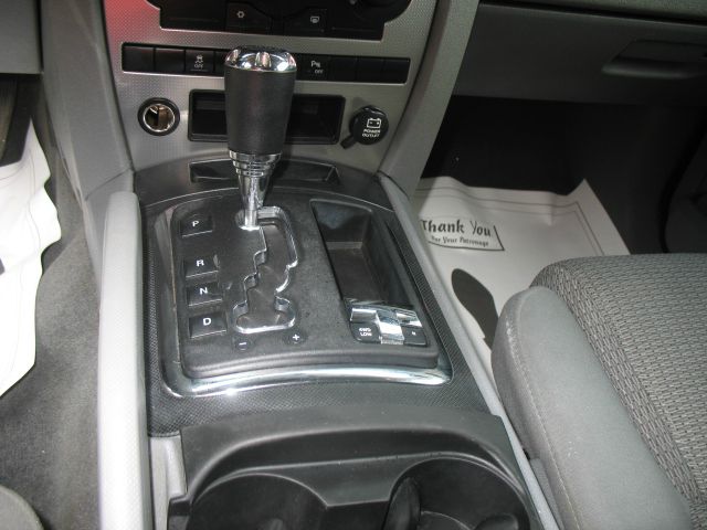 Jeep Commander Ram 3500 Diesel 2-WD SUV