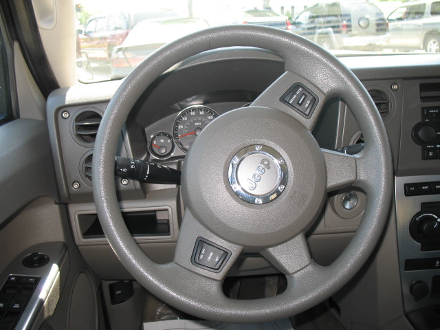 Jeep Commander 2006 photo 14