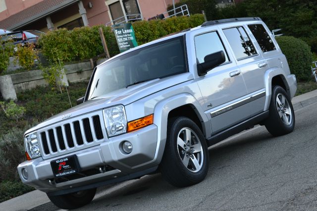 Jeep Commander 4wd SUV