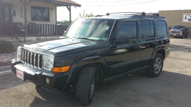 Jeep Commander Extended Cab V8 LT W/1lt SUV