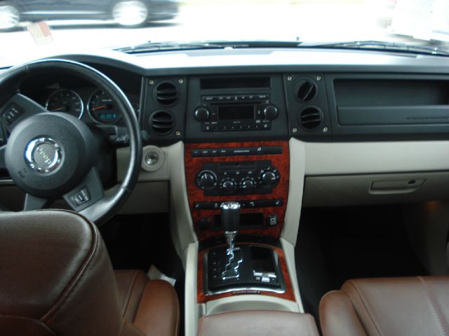 Jeep Commander Super SUV