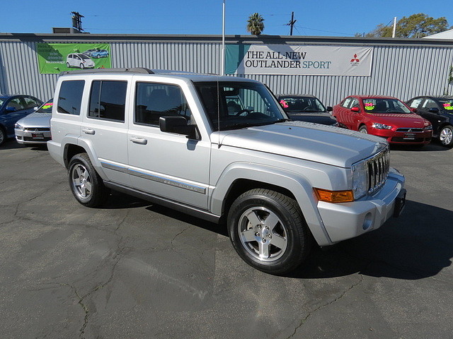 Jeep Commander 2010 photo 0