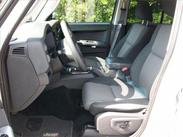 Jeep Commander 2010 photo 2