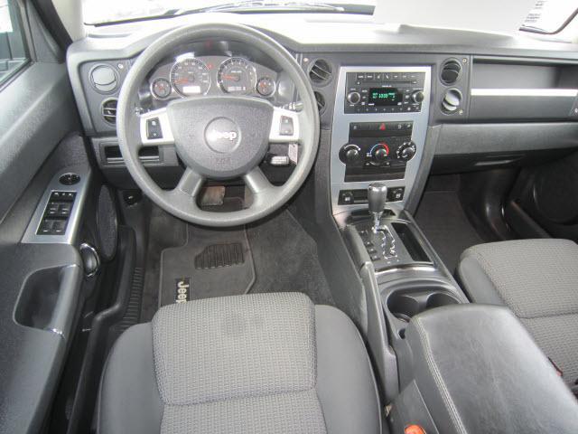 Jeep Commander 2010 photo 2