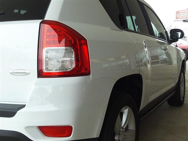 Jeep Compass 2011 photo 2
