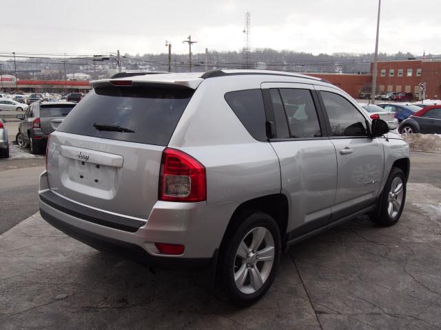 Jeep Compass 2011 photo 2