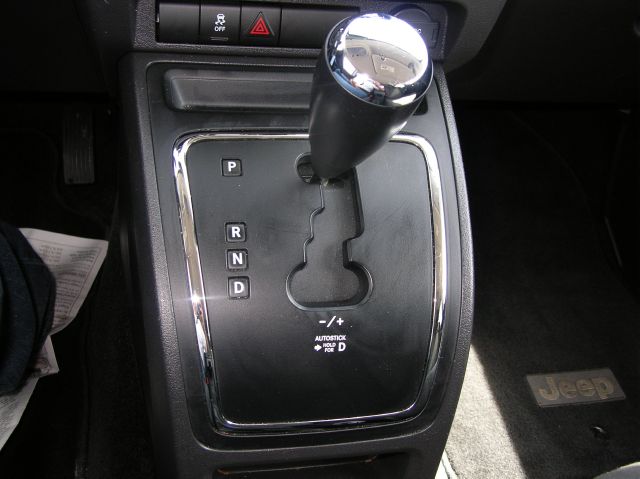 Jeep Compass 2012 photo 13