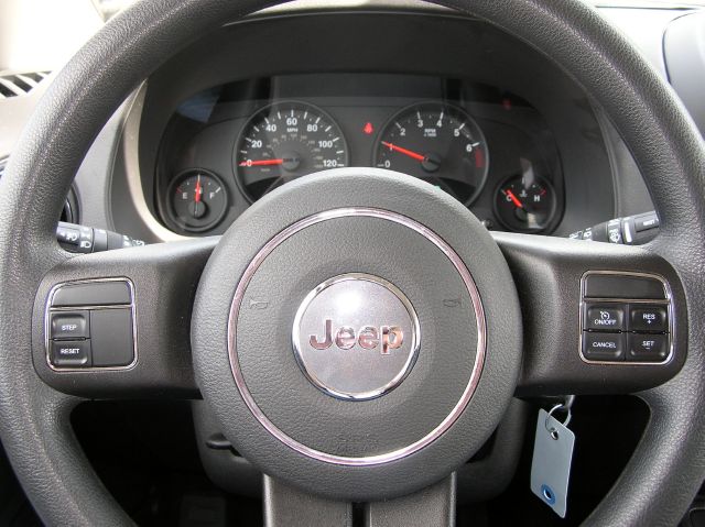 Jeep Compass 2012 photo 16