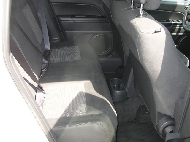 Jeep Compass 2012 photo 17