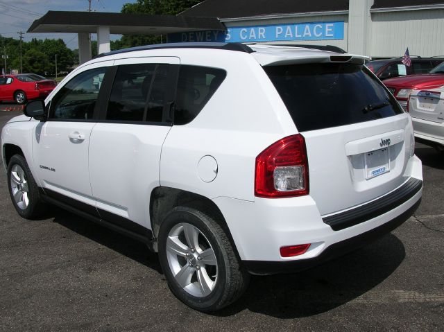 Jeep Compass 2012 photo 21