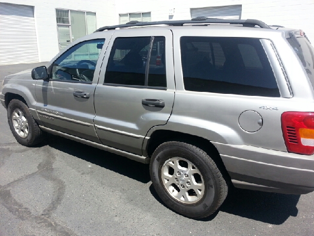 Jeep Grand Cherokee 2000 photo 3