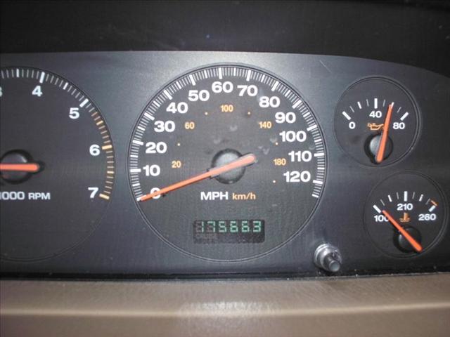 Jeep Grand Cherokee 2000 photo 3