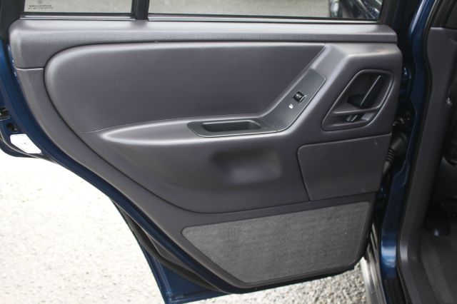 Jeep Grand Cherokee 2001 photo 2