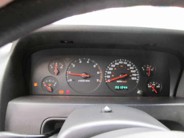 Jeep Grand Cherokee 2001 photo 2