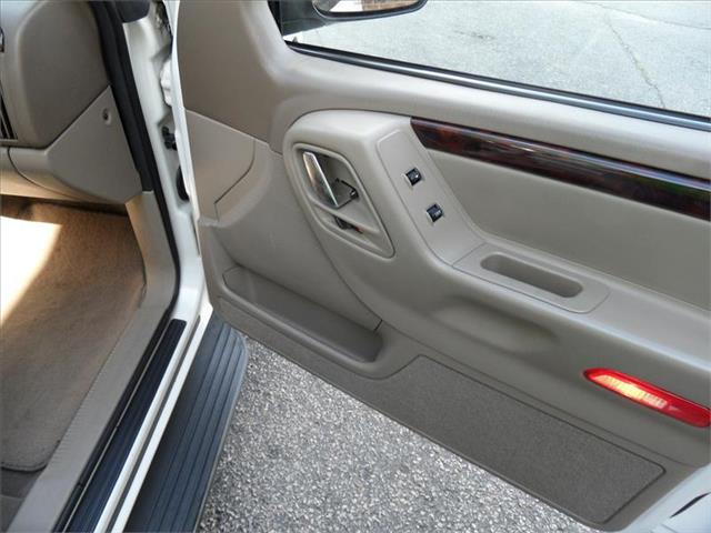 Jeep Grand Cherokee 2002 photo 1